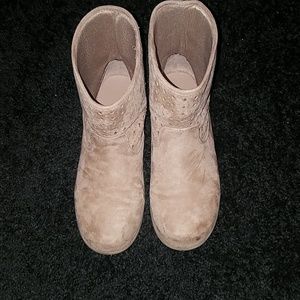 Girl's tan boots
